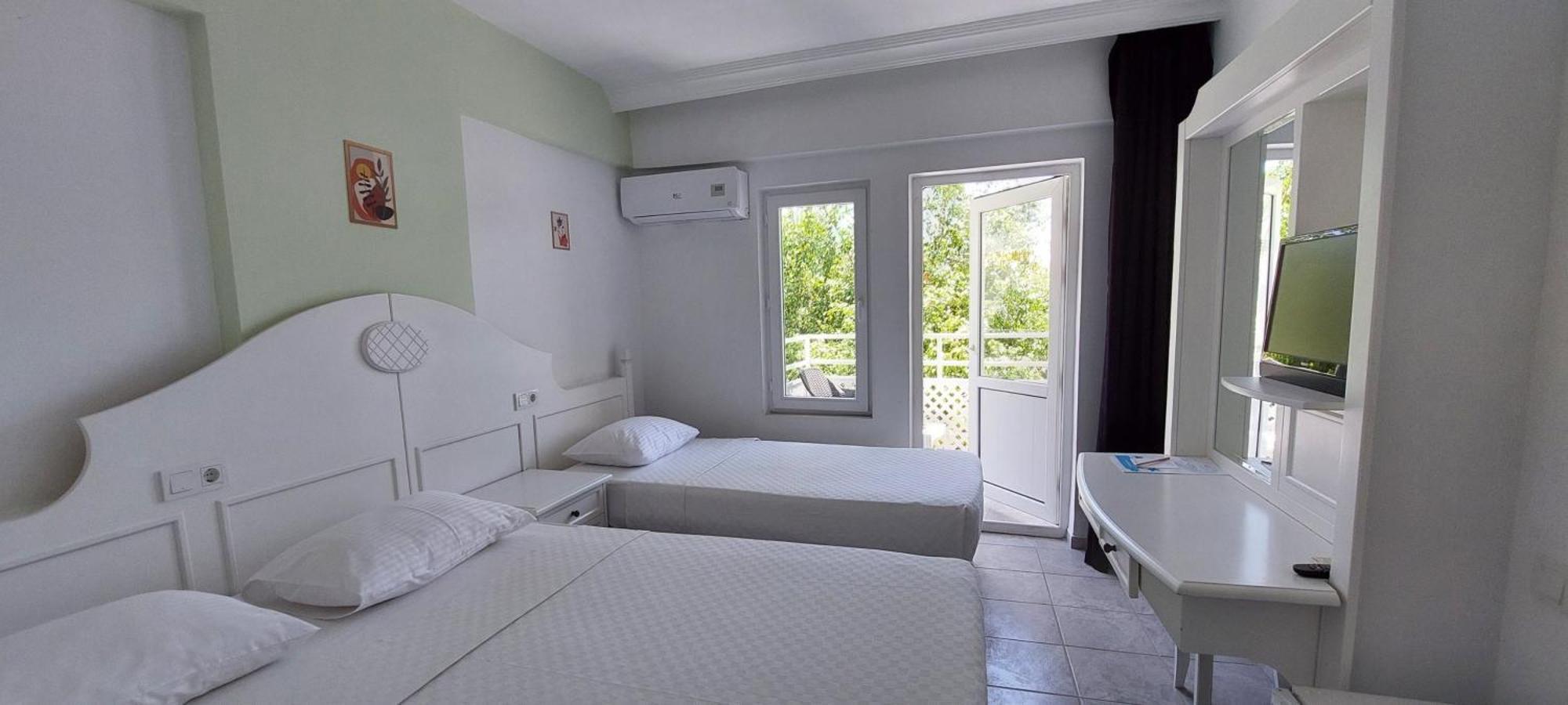 Uk Hotel Kiris Antalya Exteriör bild